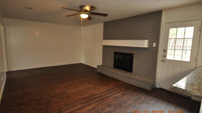 Building Photo - 2232 Shady Brook Dr
