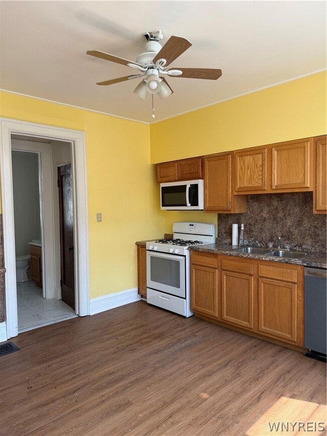 Building Photo - 1015 Elmwood Ave