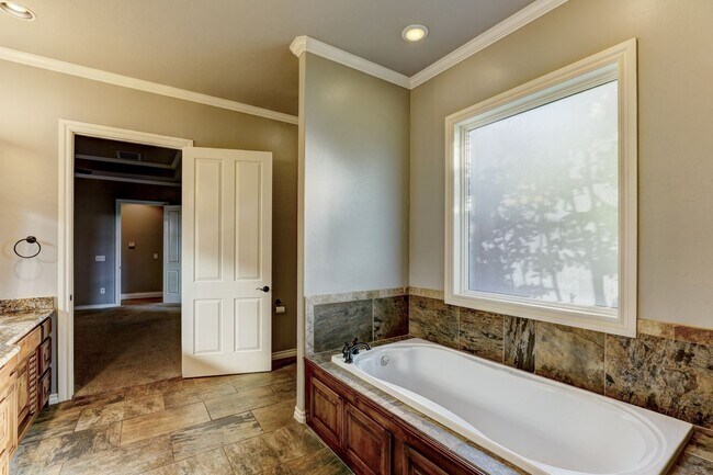 Building Photo - Luxury Living in Rosecreek – 4-Bedroom Home in Deer Creek Schools!