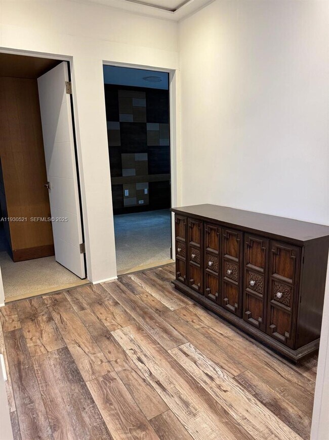 Building Photo - 985 NE 115th St