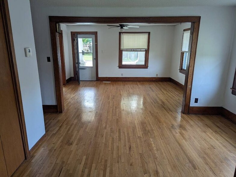 Building Photo - 202 S Lillian Ave