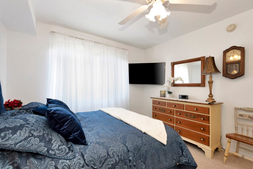 Building Photo - 711 N Halifax Ave