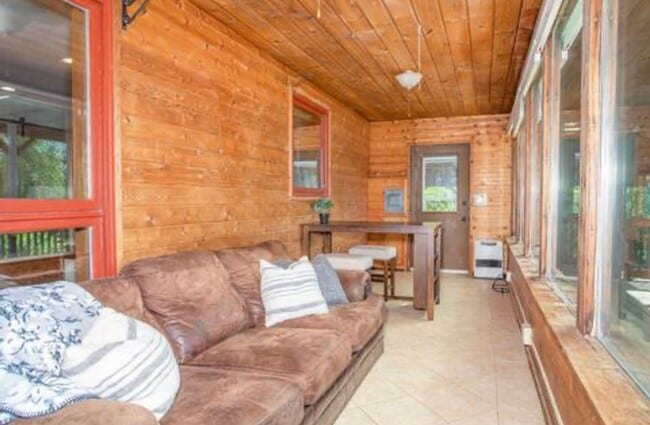 Building Photo - Beautiful, secluded 3 bedroom home for rent