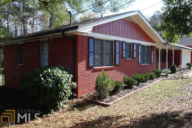 Building Photo - 2995 Riviera Dr