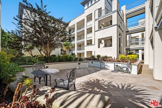 Building Photo - 12963 W Runway Rd