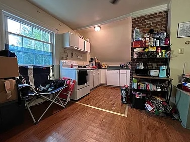 Building Photo - 381 Forest Ave