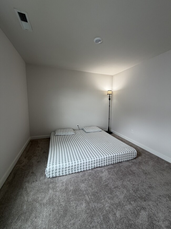 Building Photo - 213 Tartan Dr