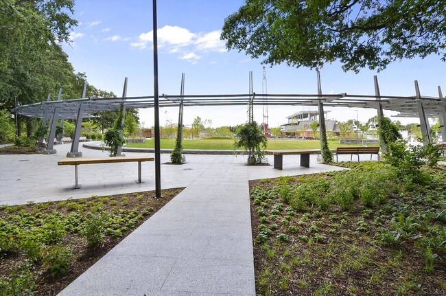 Building Photo - Chic Two-Level Condo in Prime SW Waterfront Location