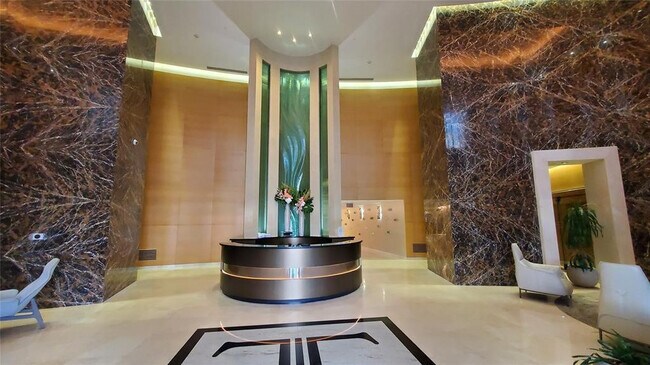 Building Photo - 15901 Collins Ave