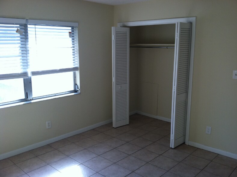 Building Photo - 411 S Nimbus Ave