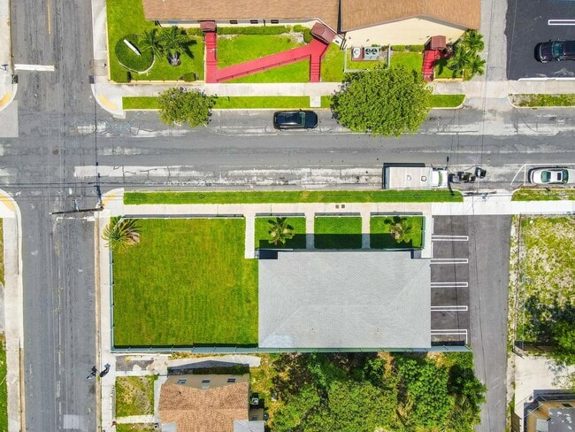 Building Photo - 1319 Douglass Ave