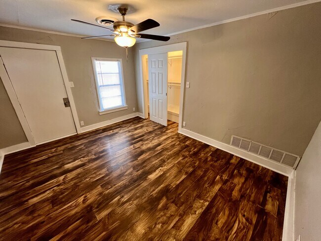 Building Photo - 5638 Curzon Ave