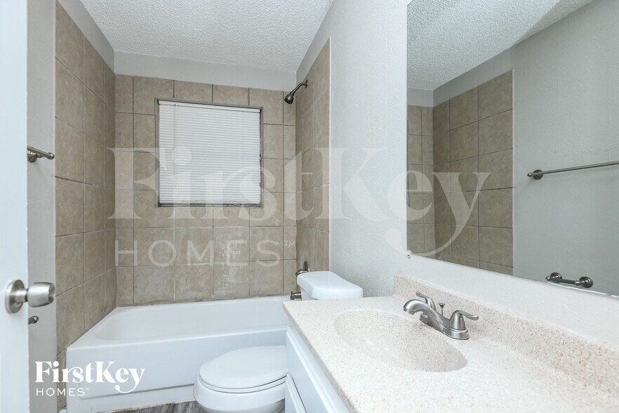 Building Photo - 308 Bluebonnet St