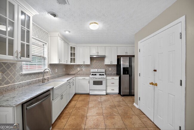 Building Photo - 245 Vaness Dr