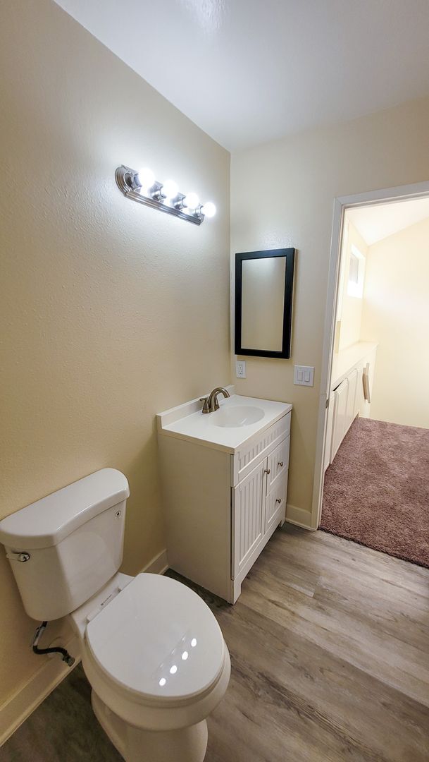 Building Photo - 2 Bed 1.5 Bath Gated Two Story Apartment I...