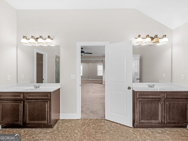 Building Photo - 185 Regency Pl