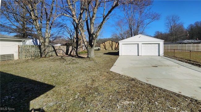 Building Photo - 223 Maplelawn Dr