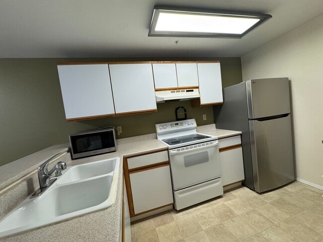 Building Photo - Comfortable & Convenient Condo in Renton