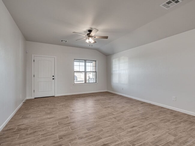 Building Photo - Newer Home in Washington under $1,500!