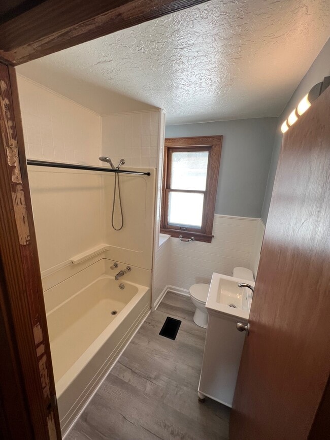 Building Photo - 2527 Sutton Ave