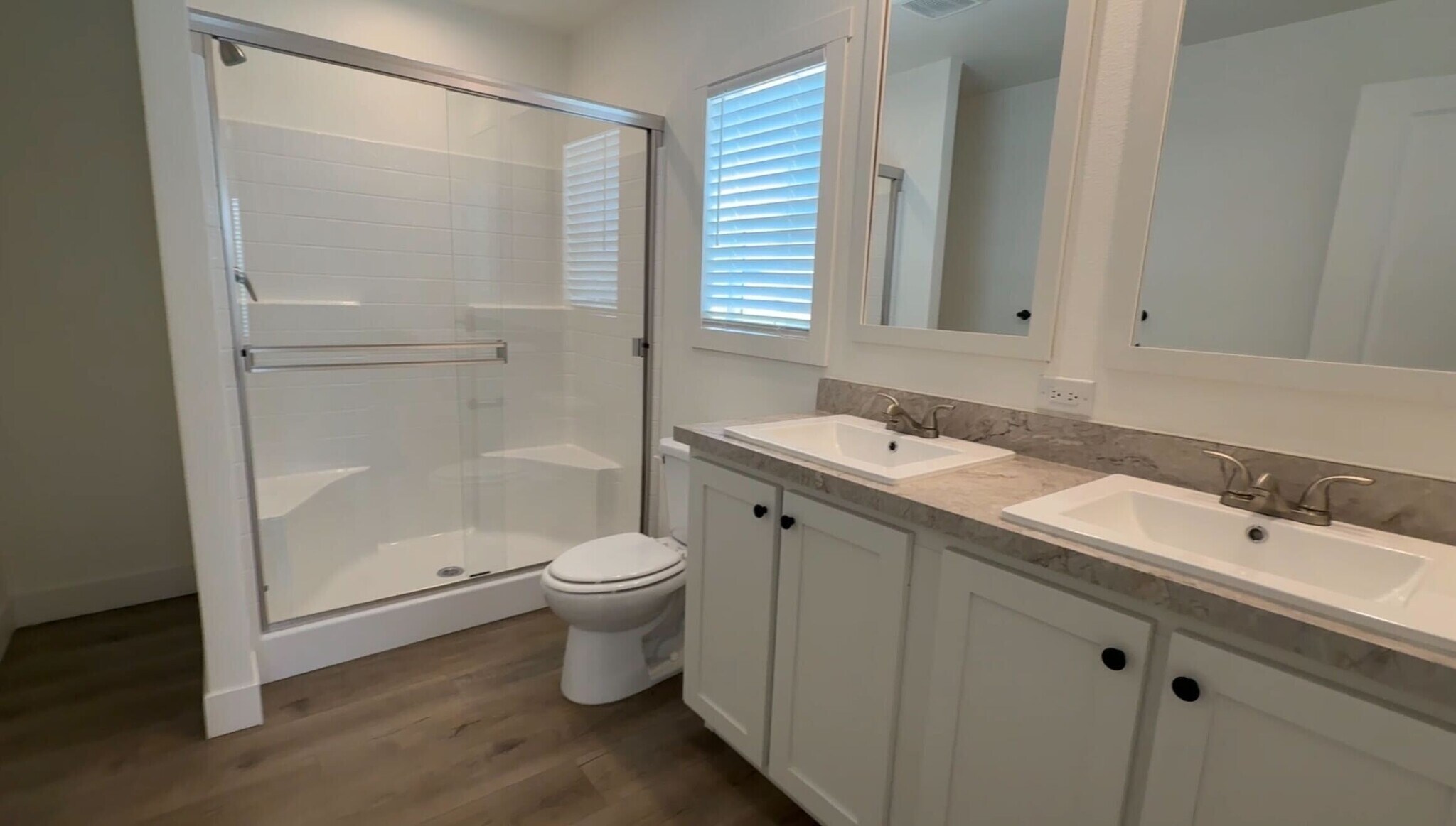 Building Photo - 3601 E Wyoming Ave