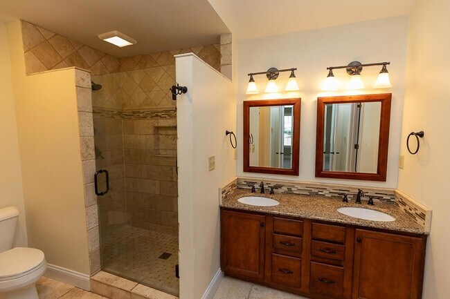 Building Photo - 2059 Arbor Springs Blvd