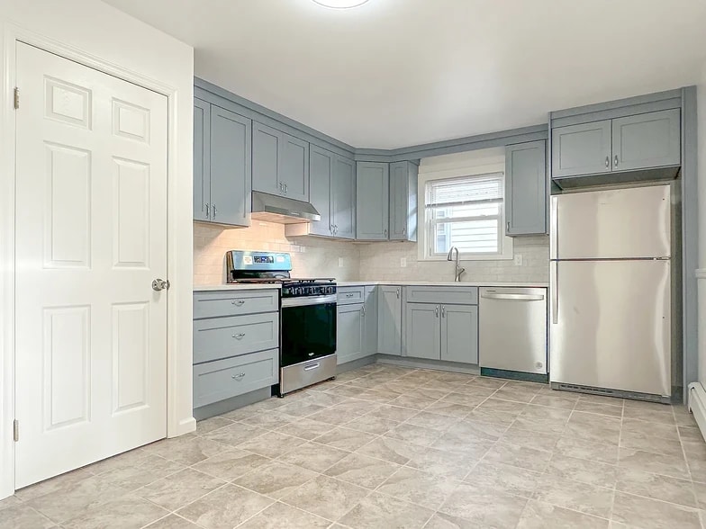 Building Photo - 76 Front St