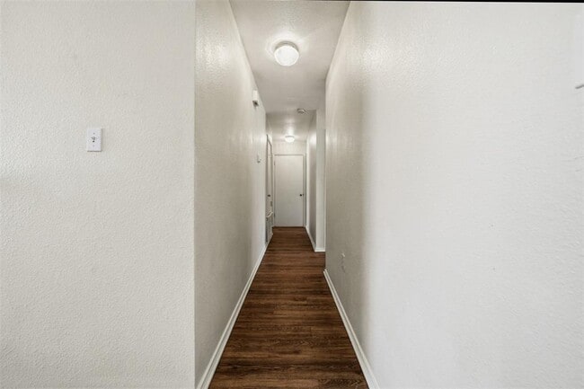 Building Photo - 1910 Steeds Crossing