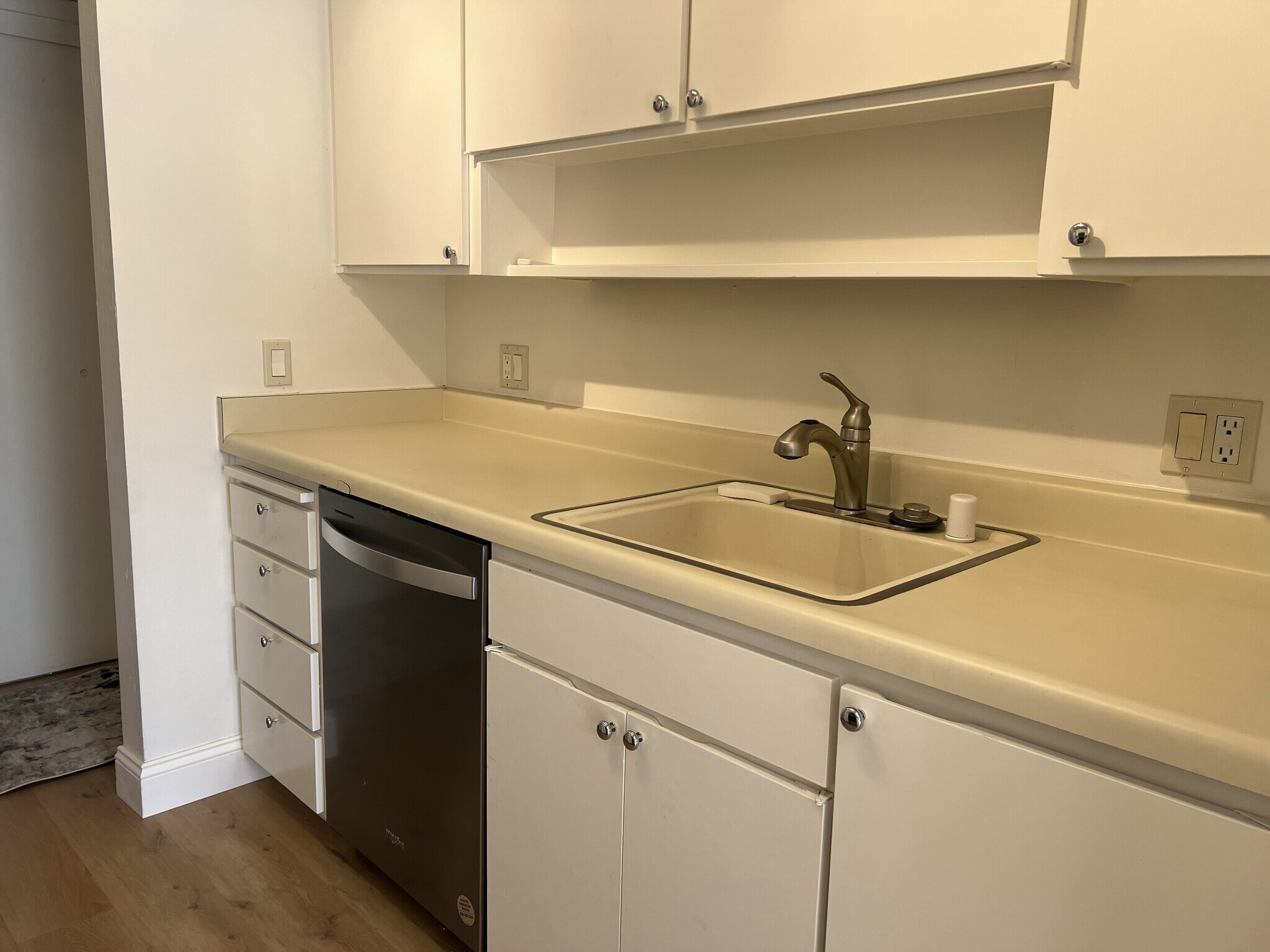 Building Photo - 320 N Civic Dr