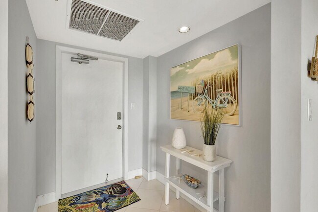 Building Photo - 801 S Ocean Dr