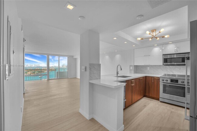 Building Photo - 400 South Pointe Dr