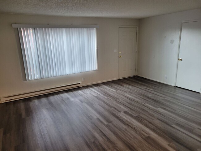 Building Photo - 619-621 Blaine