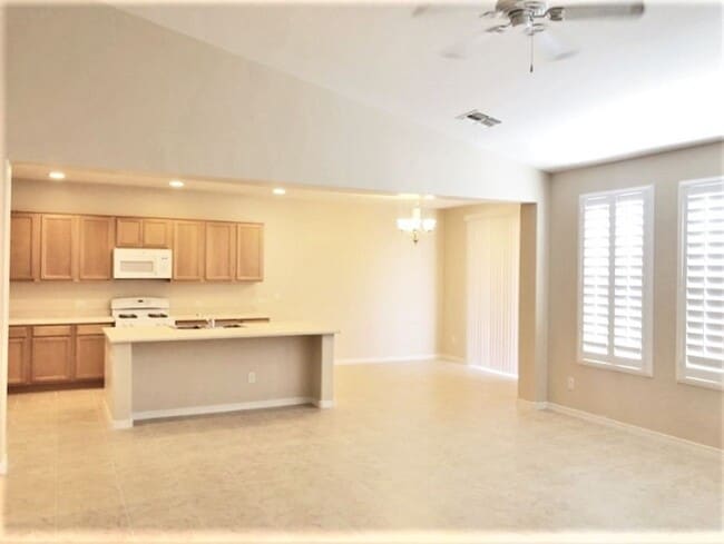 Building Photo - Beautiful 4 Bedroom / 2 Bath, in North Pho...