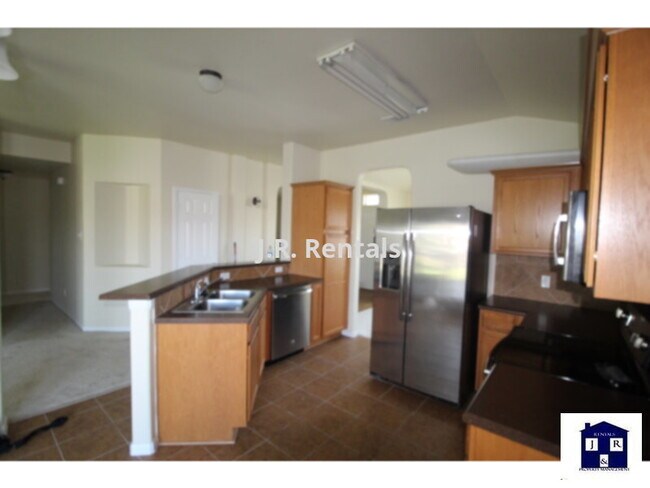 Building Photo - 207 Crowfoot Dr