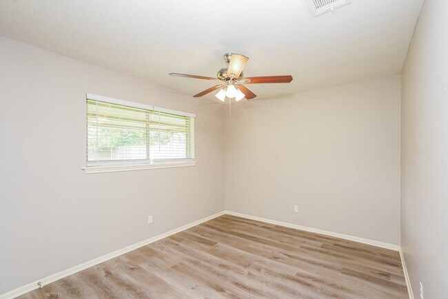 Building Photo - 332 Coventry Ln