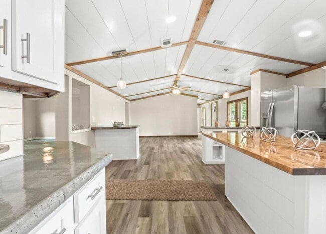 Building Photo - 4747 Port Arthur Ave