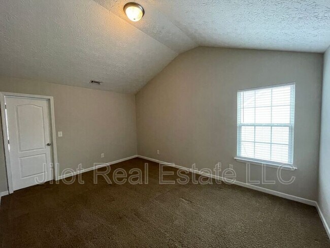 Building Photo - 700 Yukon Way