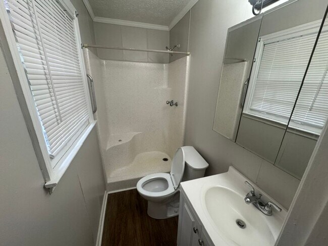 Building Photo - 204 Bonaventure Dr