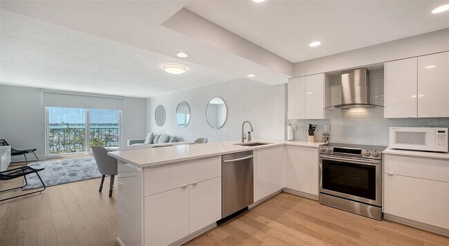 Building Photo - 101 S Gulfstream Ave