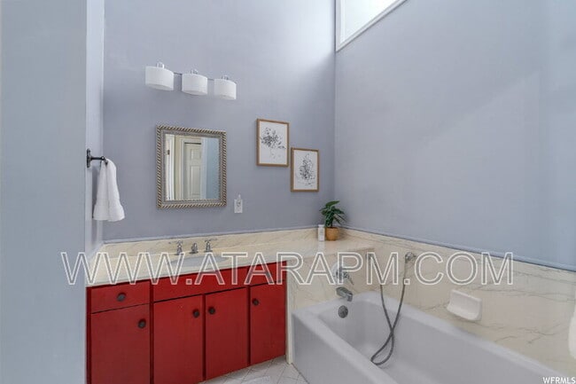 Building Photo - 1577 E Tomahawk Dr