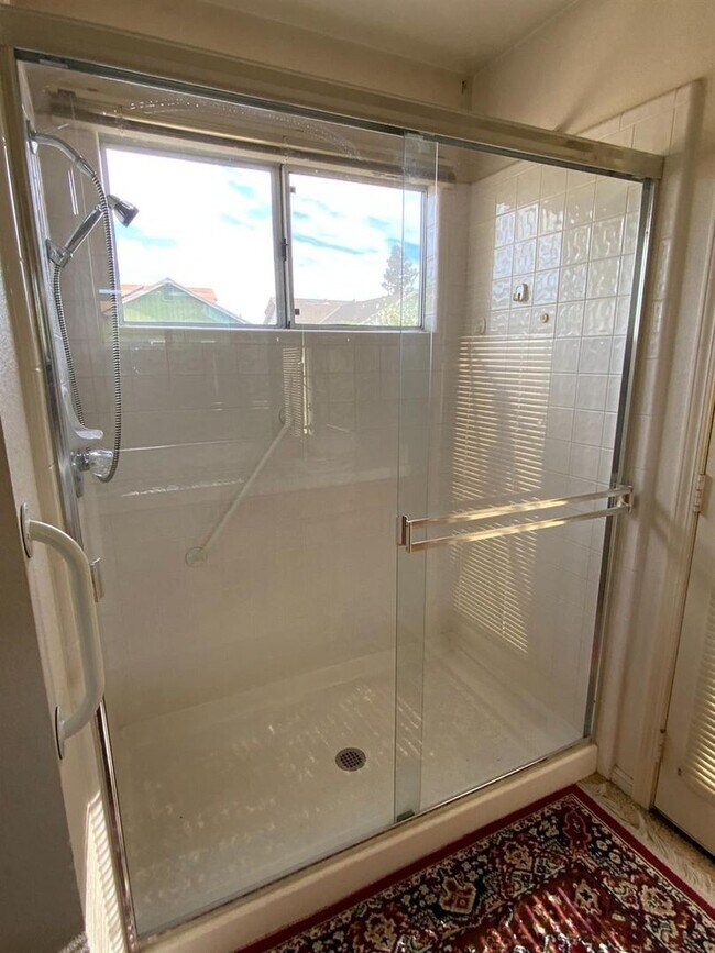 Building Photo - 3-bedroom, 2-bath home in the desirable Northwest Yuba City