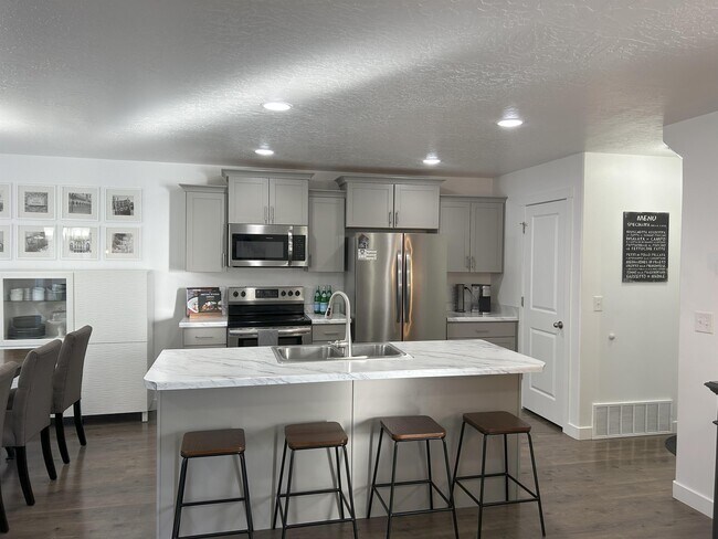 Building Photo - 14918 Beckenbauer Ave