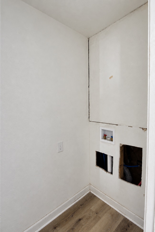 Building Photo - 20 Neecham St