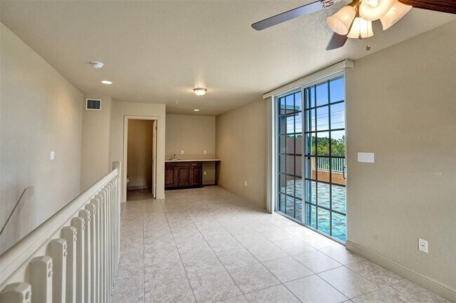 Building Photo - 624 NE 29th Dr