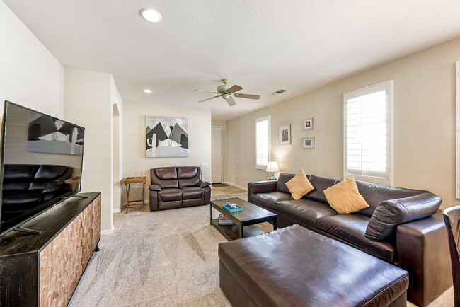 Building Photo - 80528 Avenida Camarillo