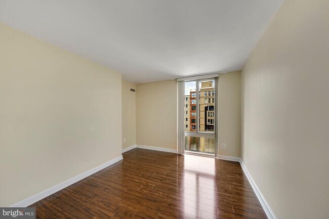 Building Photo - 950 25th St NW