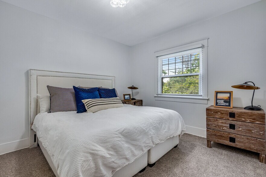 Building Photo - 1478 S University Blvd