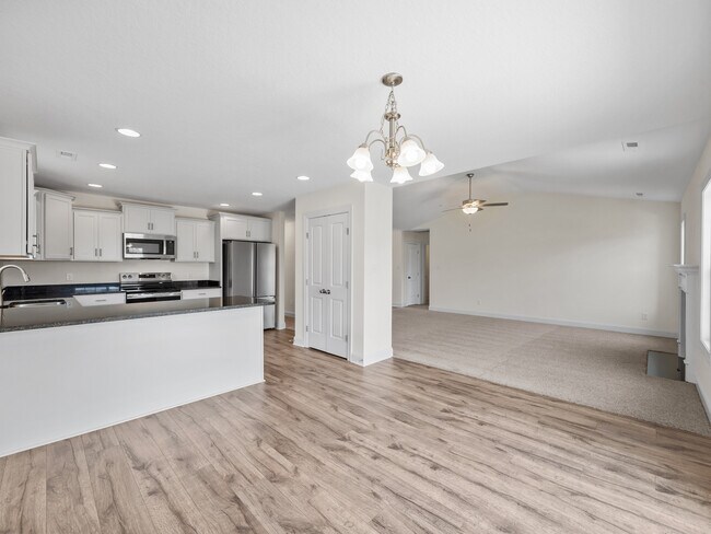Building Photo - 424 Montgomery Dr