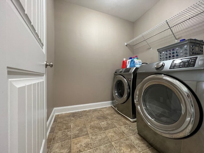 Building Photo - 1031 Liberty Ln