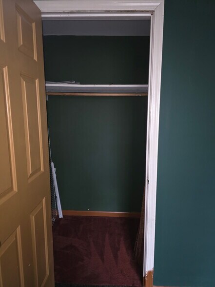 Bedroom 3 closet - 2842 Lake Forest Dr